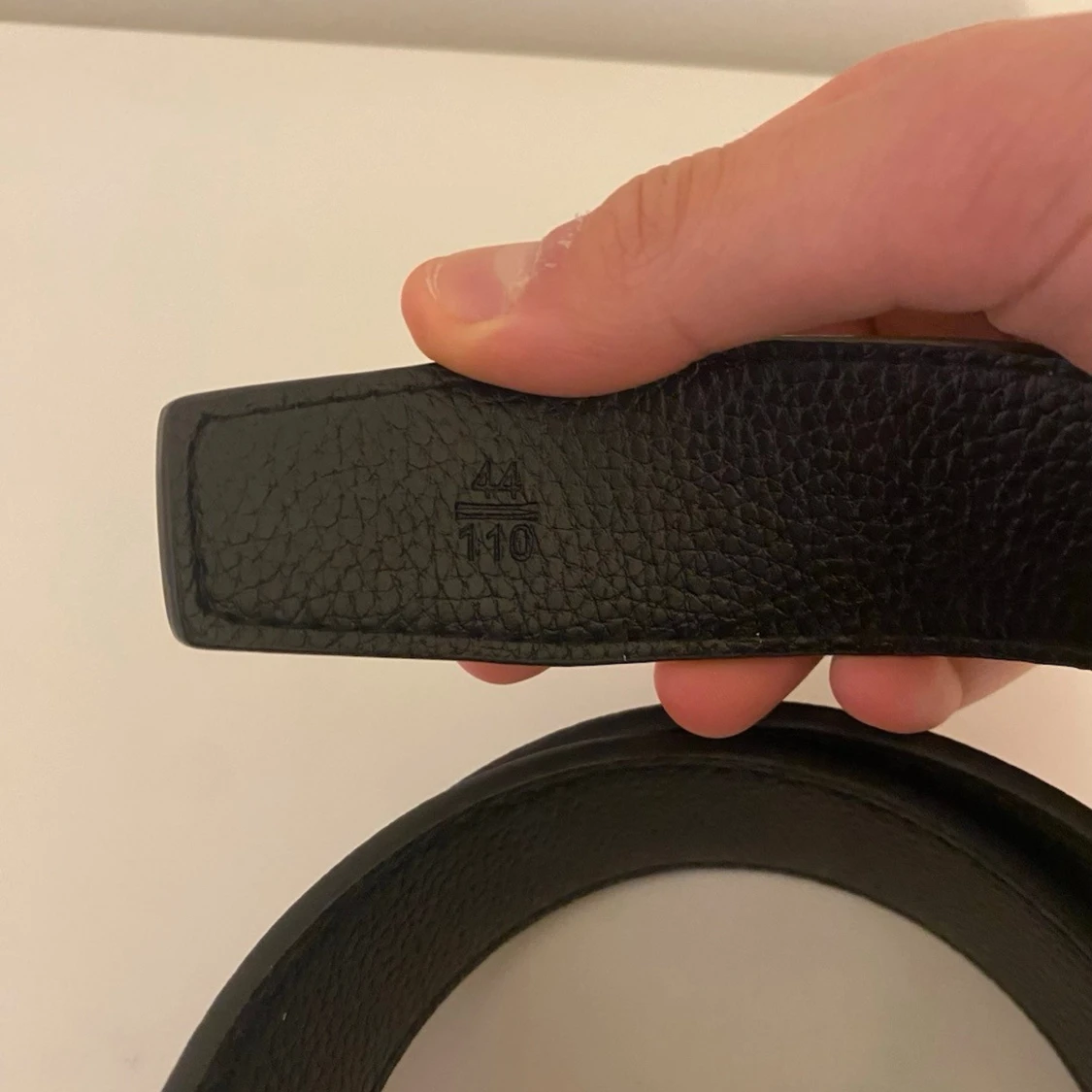 Blå skinnbälte med H-spänne - 2