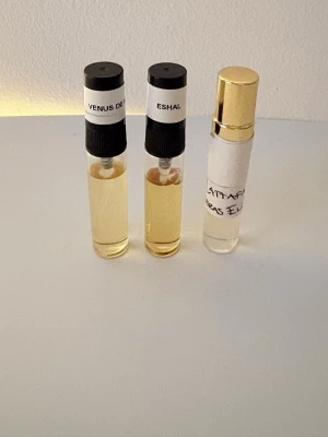 Tre parfymprover för dig - Lattafa Nebraska elixir 4 ml                                  Paris corner Eshal Vanilla 4 ml.                             French Avenye Venus de Milo 4 ml