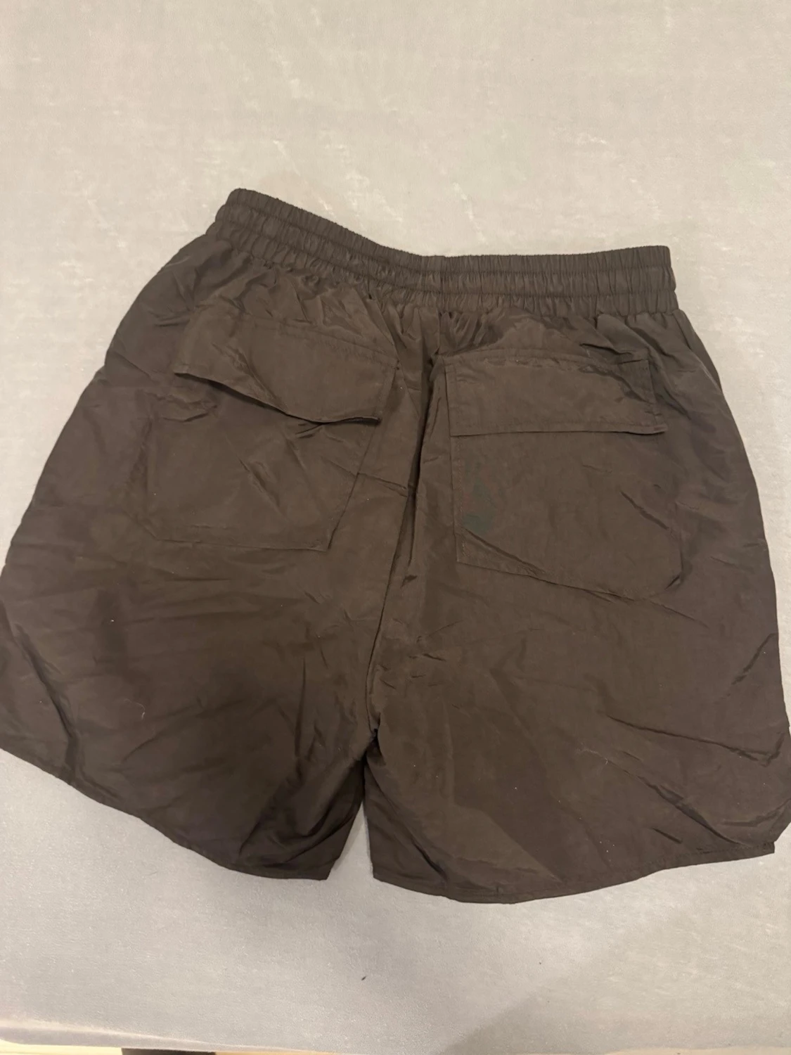 Svarta Rhude shorts med gul snörning - 4