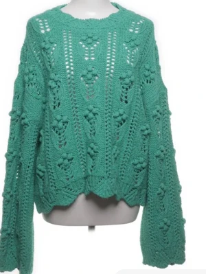Grön stickad/virkad tröja  - Säljer denna tröja från Zara då den inte kommer till användning!! 💗