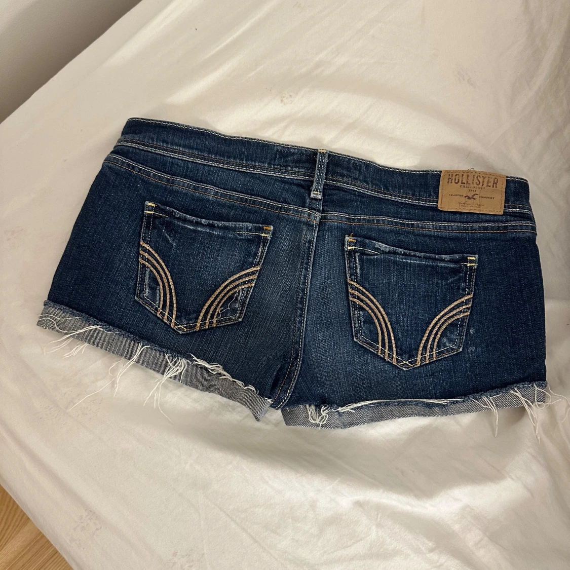 Hollister lågmidjade jeansshorts  - 3