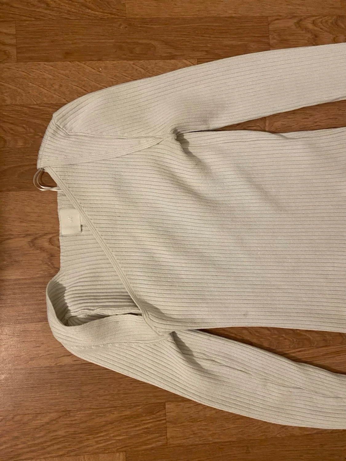 Vit ribbad oneshoulder topp från H&M