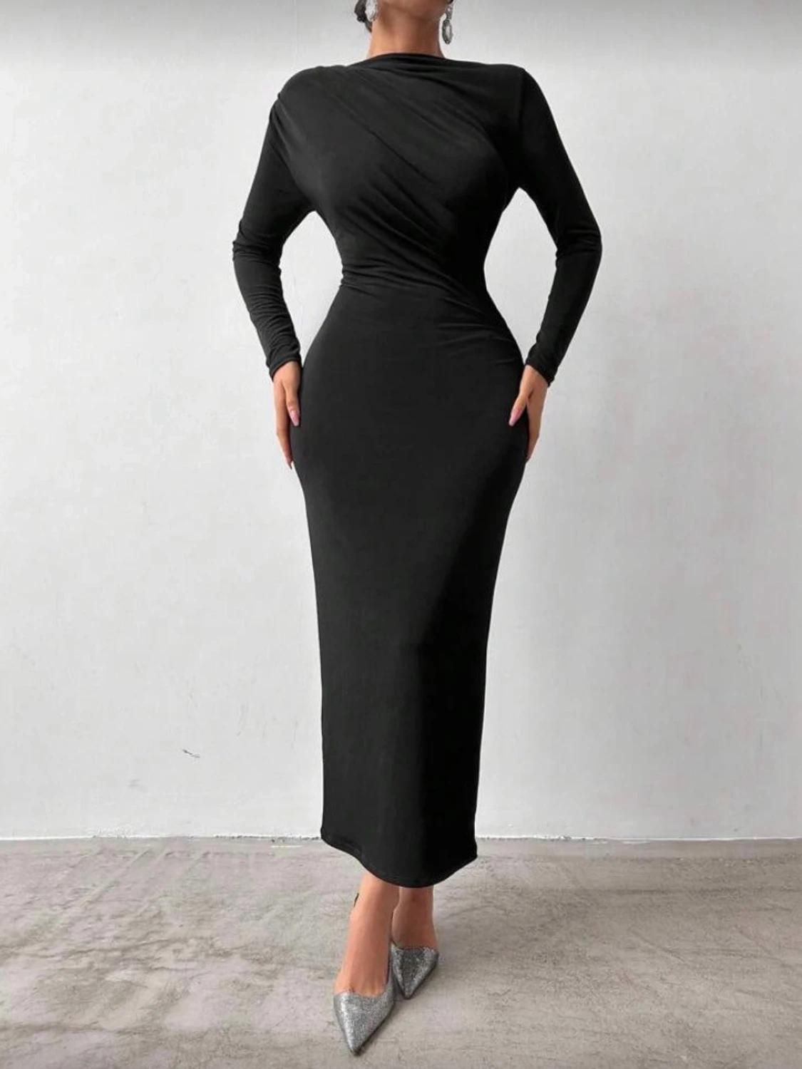 Svart långklänning med lång ärm