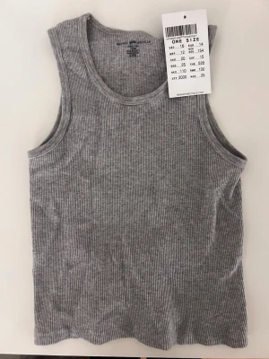 Grått linne Brandy Melville - Grått linne från Brandy Melville, aldrig använt!