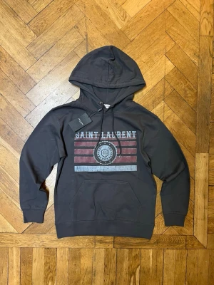 Saint Laurent hoodie - Grå Saint Laurent hoodie med luva. Helt ny!