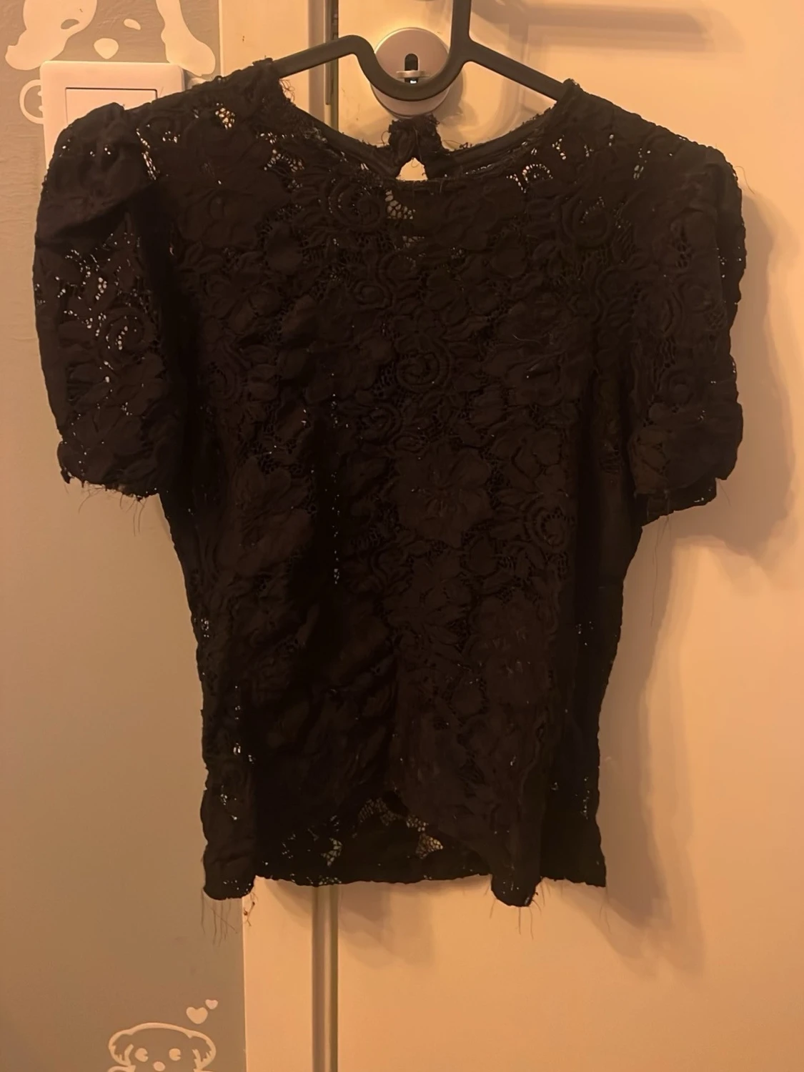 Svart spetsblus med kort ärm
