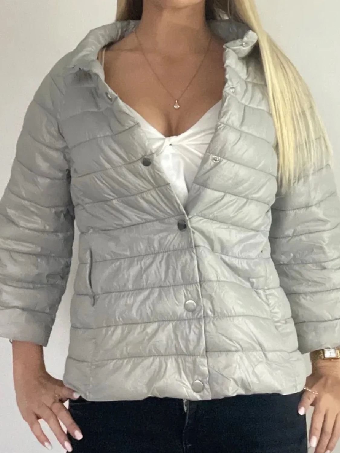 Grå hermo liknande jacka