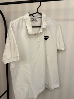 Comme des garçons piké - Comme des garçons piké - storlek L (passar xs) - skick 7/10 - fler frågor? Kontakta mig.