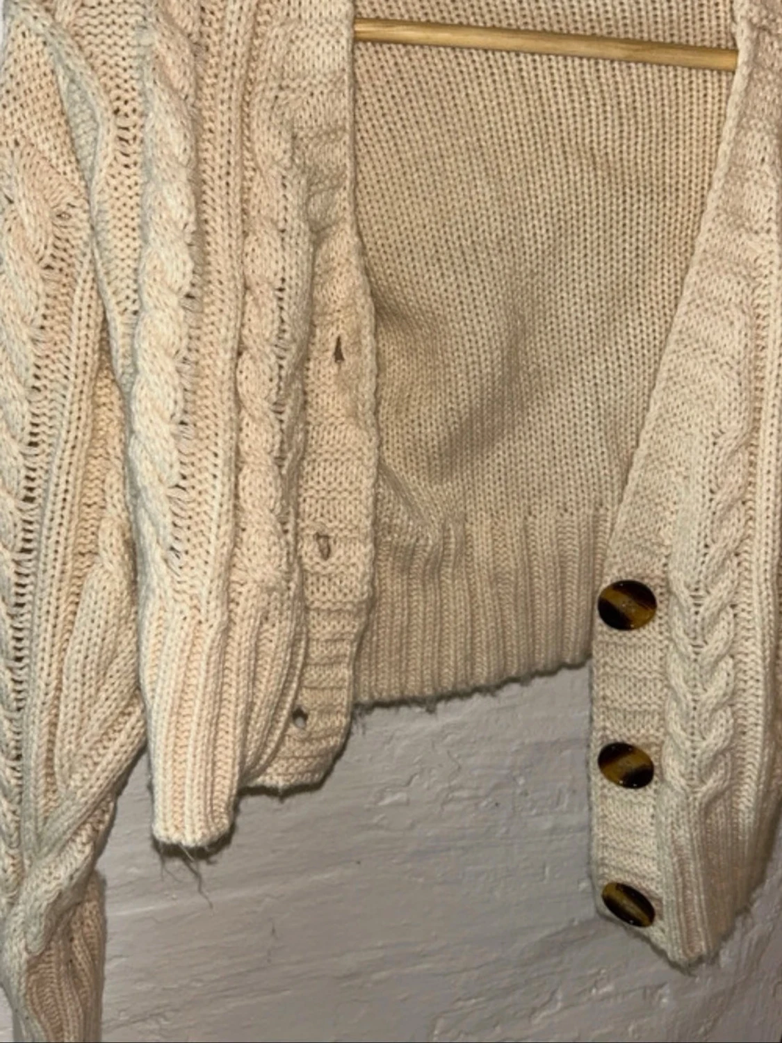 Beige croppad stickad kofta - 1