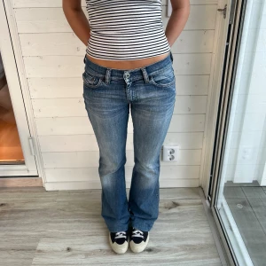 Blå bootcut jeans - Diesel jeans i storlek XS.