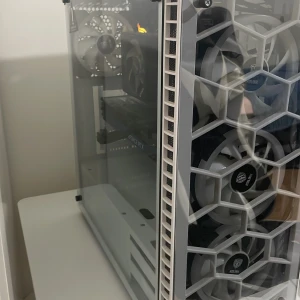 Custom Gaming PC med GeForce RTX och RGB - NVIDIA GeForce Rtx 3060 24gb rams Samsung 500 gb ssd evo amd ryzen 7 2700x eifht core processor ASUS B50 motherboard