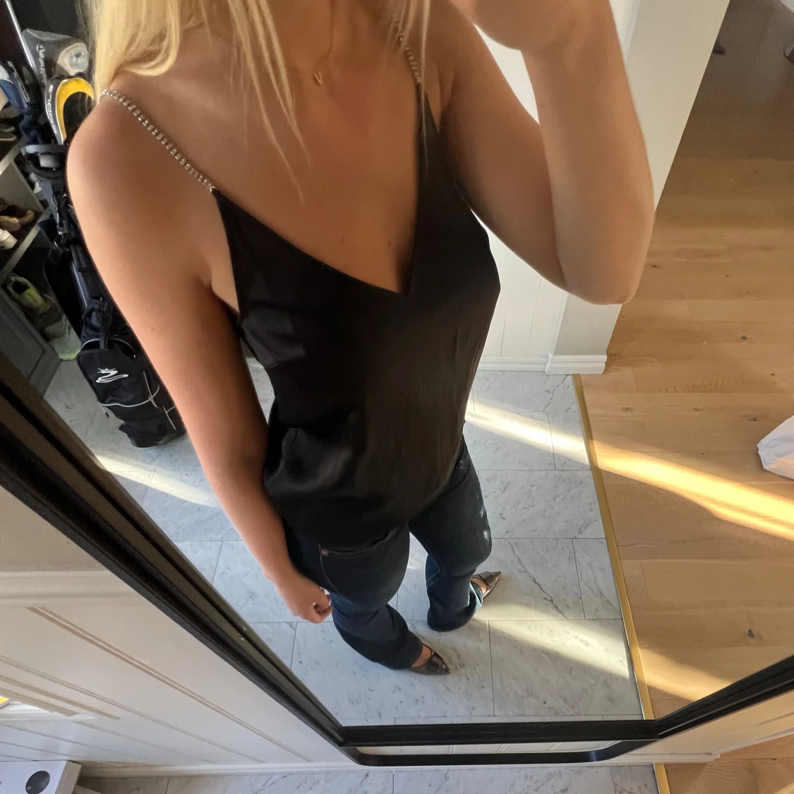 Svart linnetopp med strassband