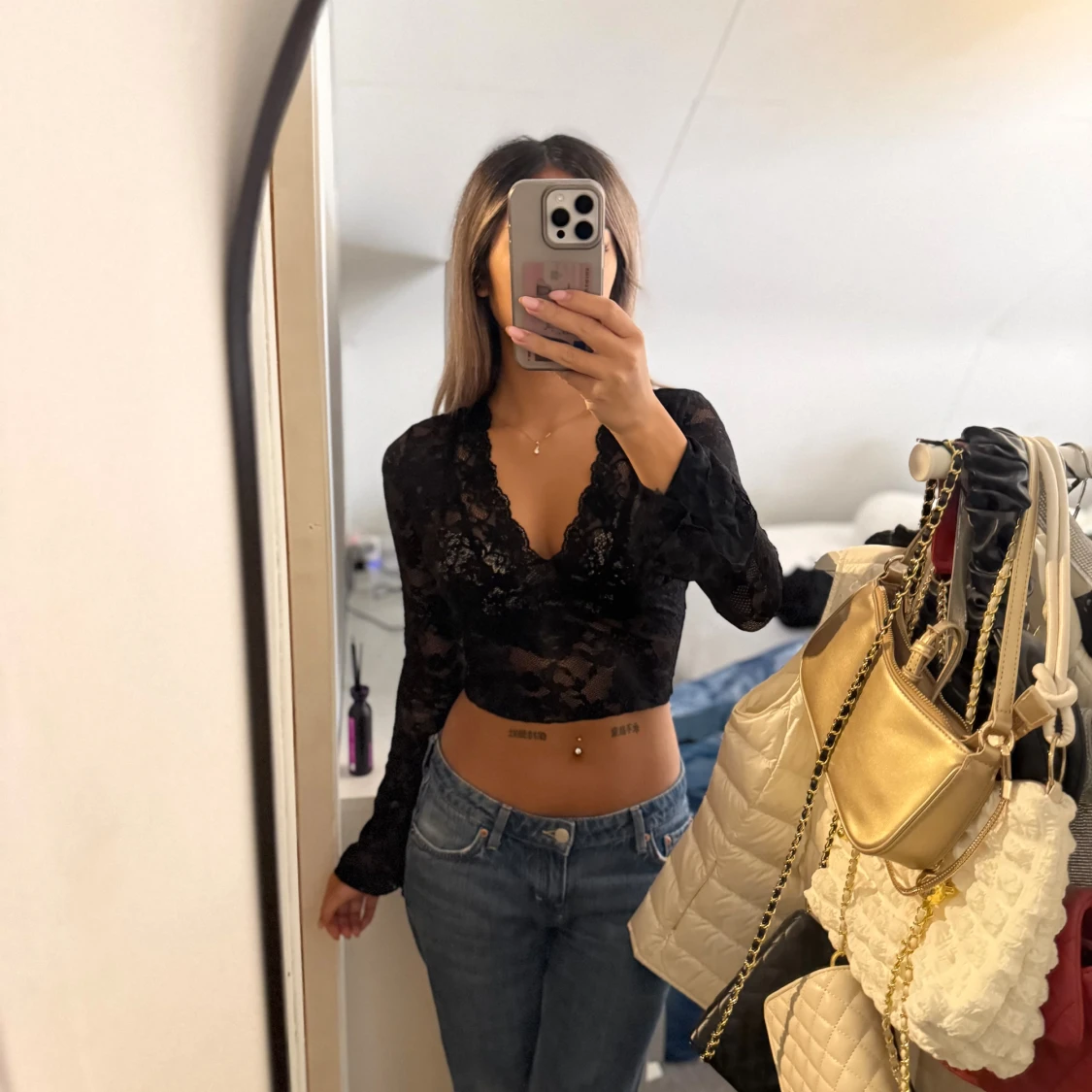 Svart spetsig croppad blus - 1