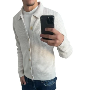 Stickad cardigan  - Otroligt fet stickad cardigan från pier one, priser kan såklart diskuteras! 