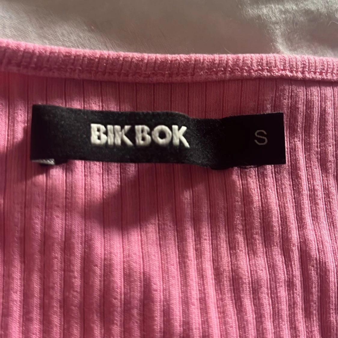 Rosa ribbad topp från Bik Bok - 2