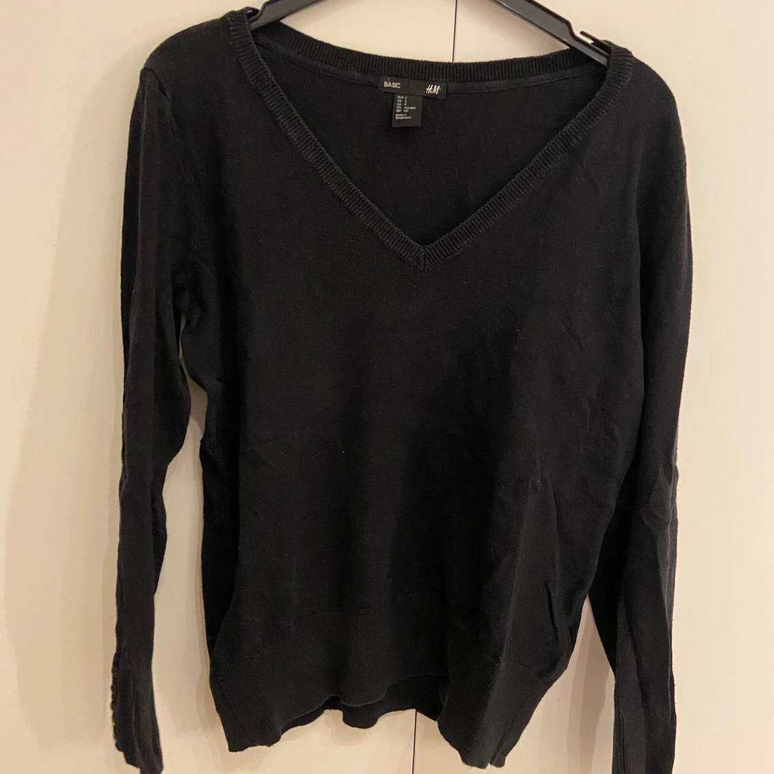 Svart v-ringad tröja 