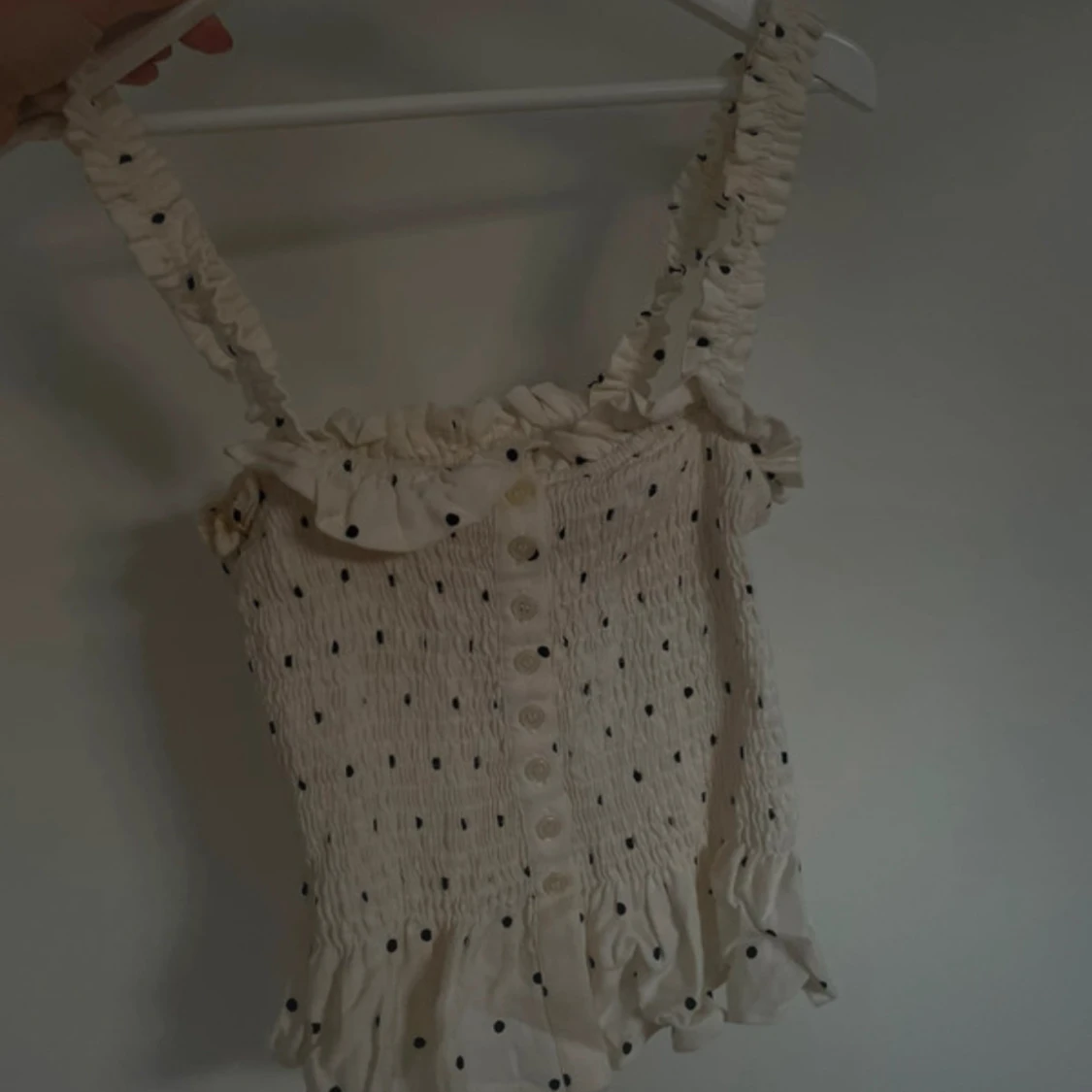 Söt prickig topp från H&M - 1