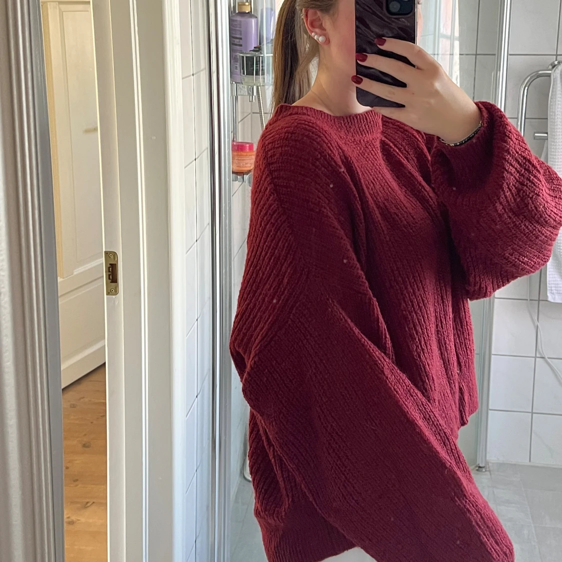 Oversized vinröd stickad tröja - 1