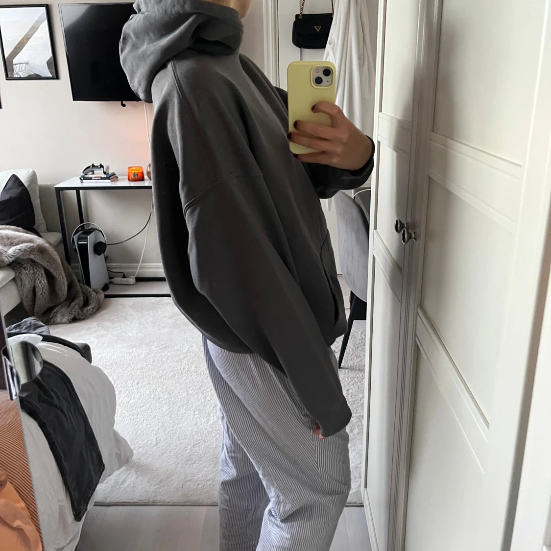 Grå hoodie  - 1
