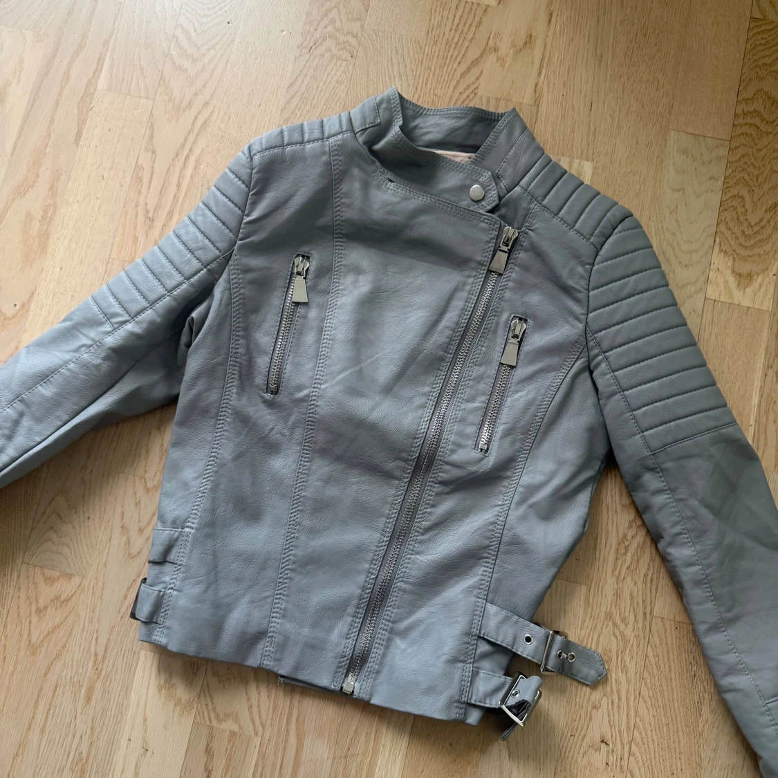 Grå skinnjacka från Voyelles, strl 38