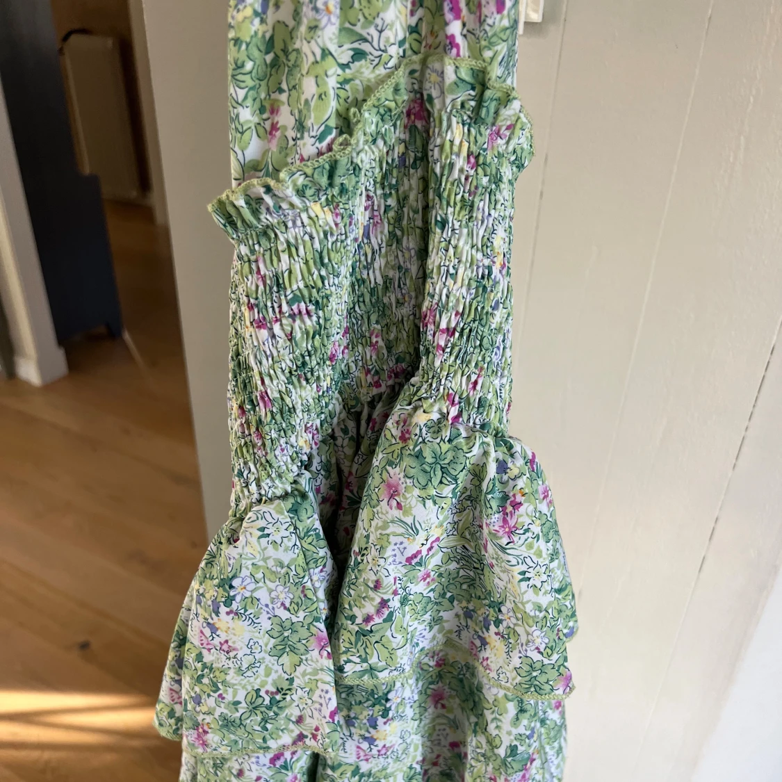 Grön blommig kort sommarklänning - 3