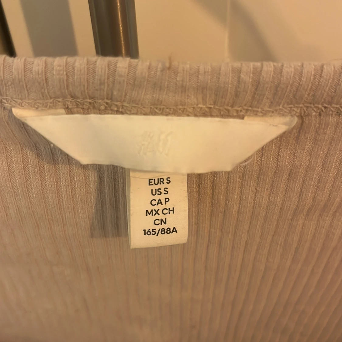 Beige ribbad långärmad topp H&M - 2