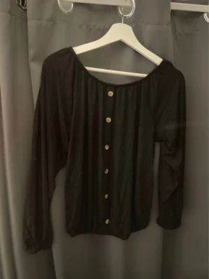 Fin tröja med knappar  - Oanvänd, jättefin! 