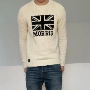 Morris 🇬🇧 Tröja - Säljer en sjukt fet begie tröja från Morris med Storbritannien flagga på framsidan. Tröjan är i strl S och sitter även som S. Tröjan är även i bra skick och hör gärna av er vid frågor elr funderingar!!           