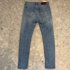 Ljusblåa Tiger Of Sweden jeans  - Ljusblåa Tiger Of Sweden jeans || Storlek W28 L32 || Jeansen är i bra skick || jeansen är i en slim passform || mitt pris 349kr || tveka inte på att höra av dig vid frågor eller funderingar 