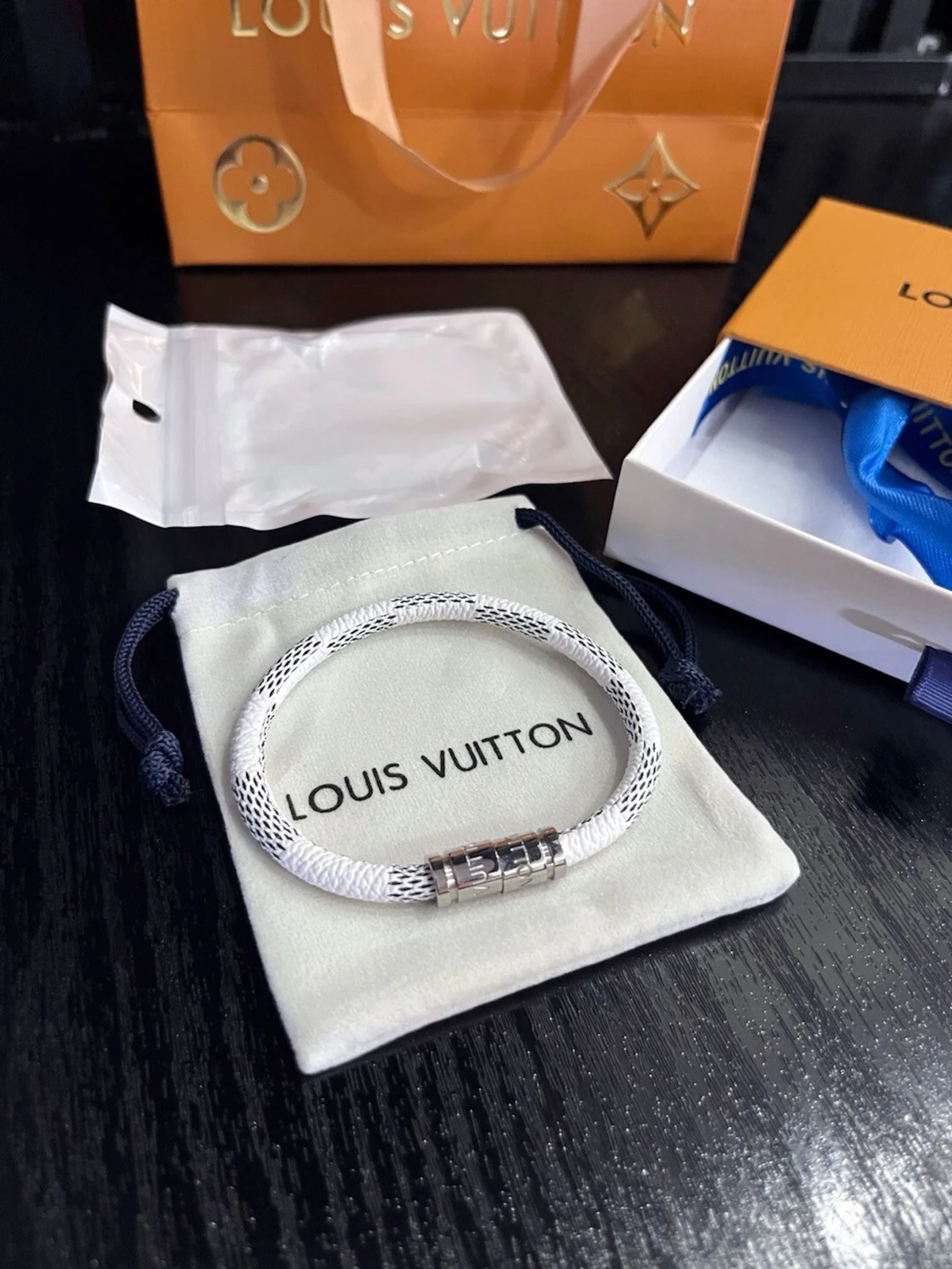 Lv armband - 1