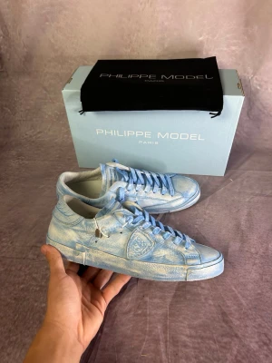 Helt nya Philippe model skor - Helt nya med tags och allt og | Size EU 41 | fraktar inom 24 timmar | för att köpa klicka ”köp nu” | vid frågor eller funderingar skriv en meddelande | följare får bättre rabatter🙌