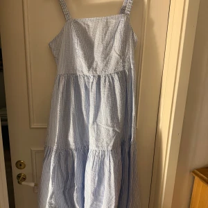 Klänning - Supersöt somrig klänning från Lindex💕Använd en gång så precis som ny!