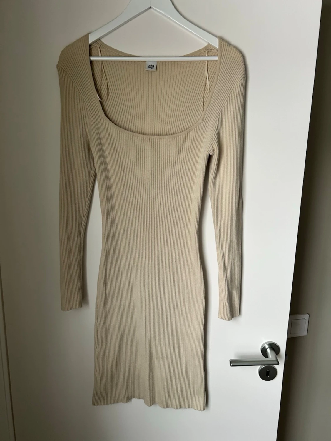 Beige ribbad klänning Twist & Tango