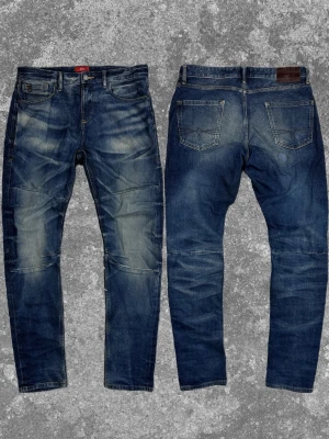 Jeans trendiga - Tja säljer dessa riktigt unika och schyssta jeans! Mått: A:45 B:77 C:25 D:20 E:17 (cm) Skriv vid fundering 😇✌️