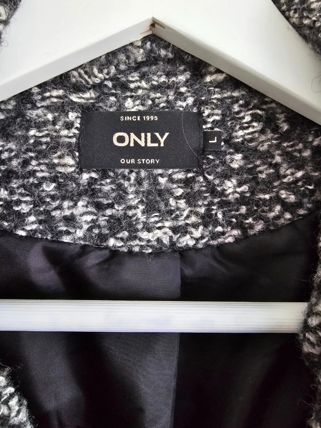 Gråmelerad kappa från ONLY med bälte - 2