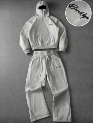 Maskon dress - mjukisset med hoodie och byxor.