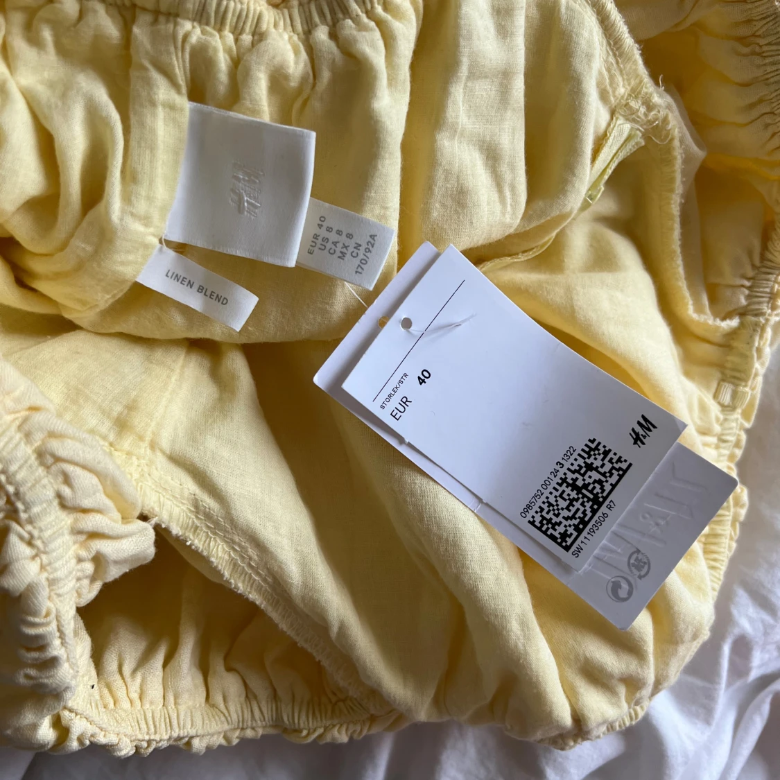 Gul kortklänning med volang från H&M - 2