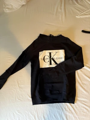 Calvin Klein hoodie - Storlek S, fint skick 