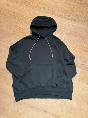 Nike Hoodie - Mörkgrön hoodie från Nike i fint skick!
