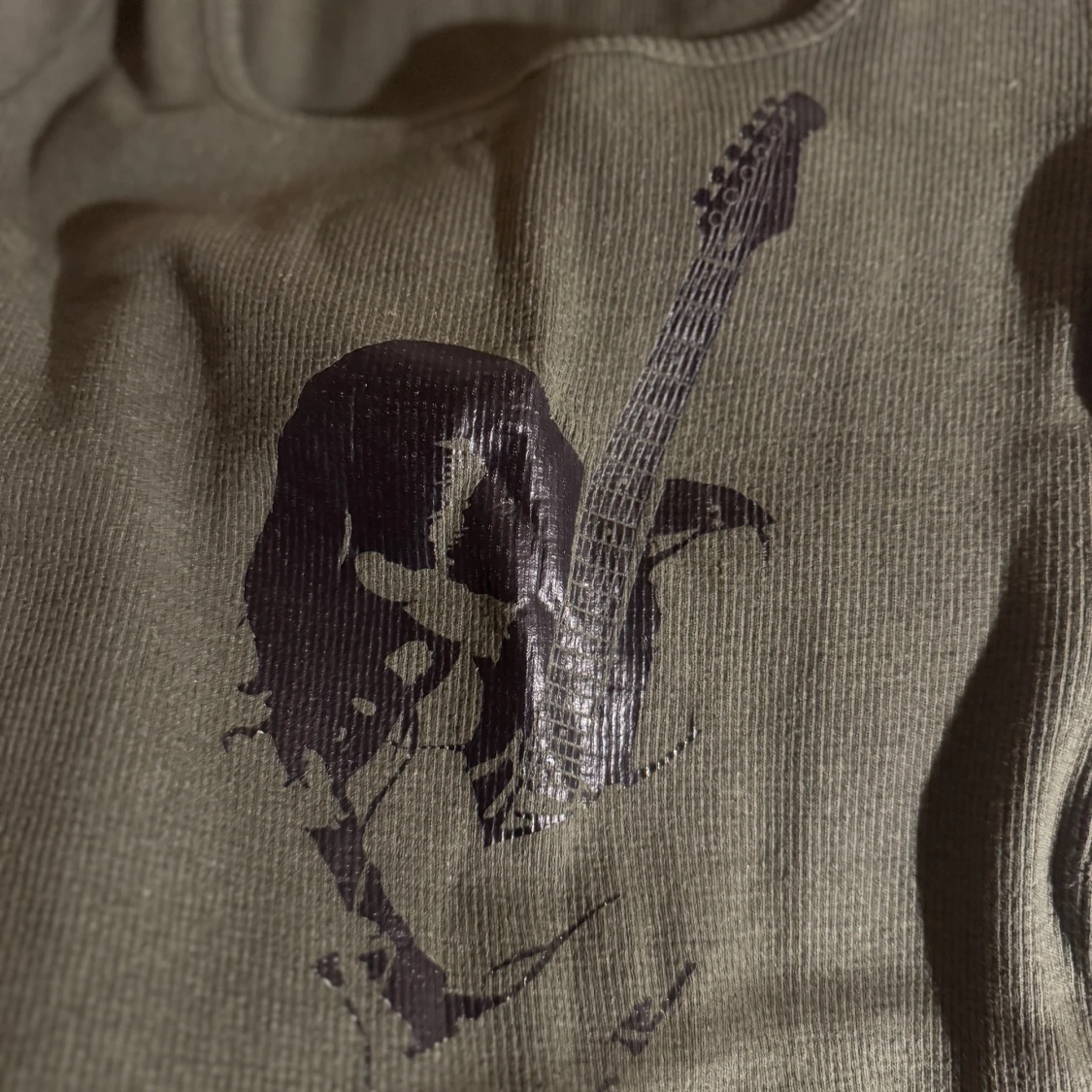 Olivgrön långärmad tröja med tryck - 1