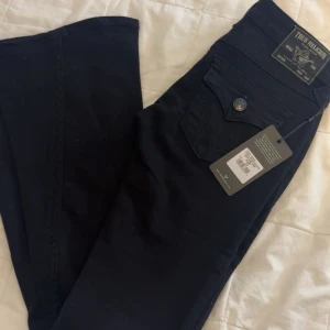 True religion jeans - Svarta joey jeans storlek 24, helt nya inte kommit till användning därav säljer jag det🫶🏽