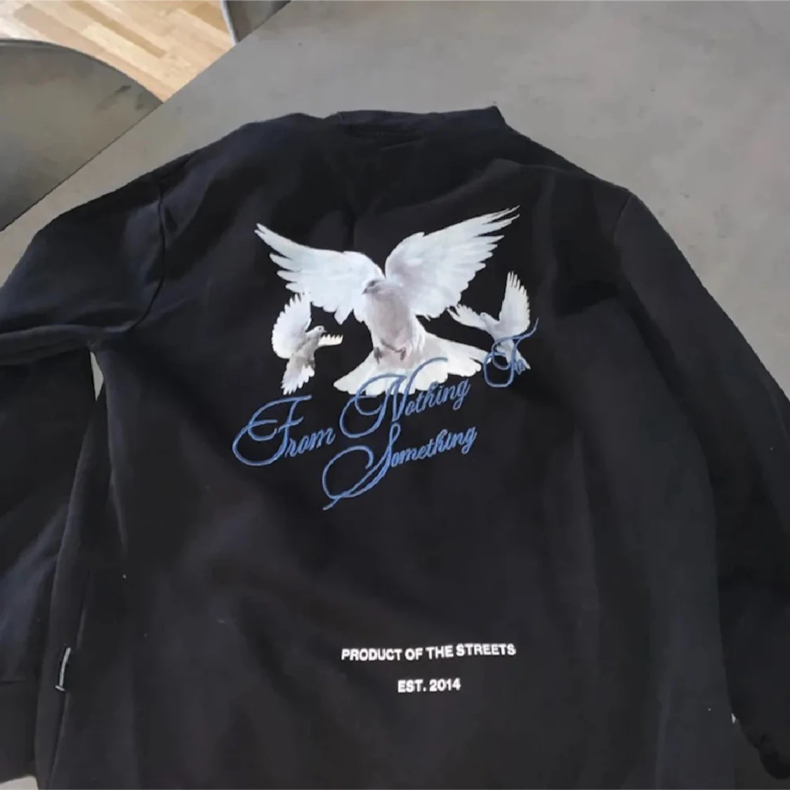 Svart Hoodie från Hoodrich med tryck - 1