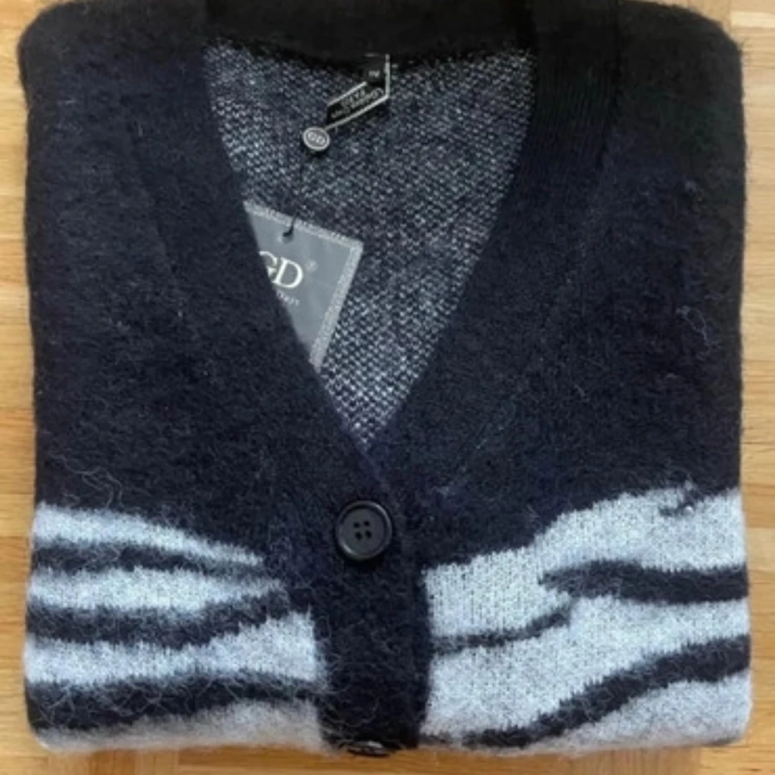 Stickat kofta   med djurmönster NY med prislappen  - 1