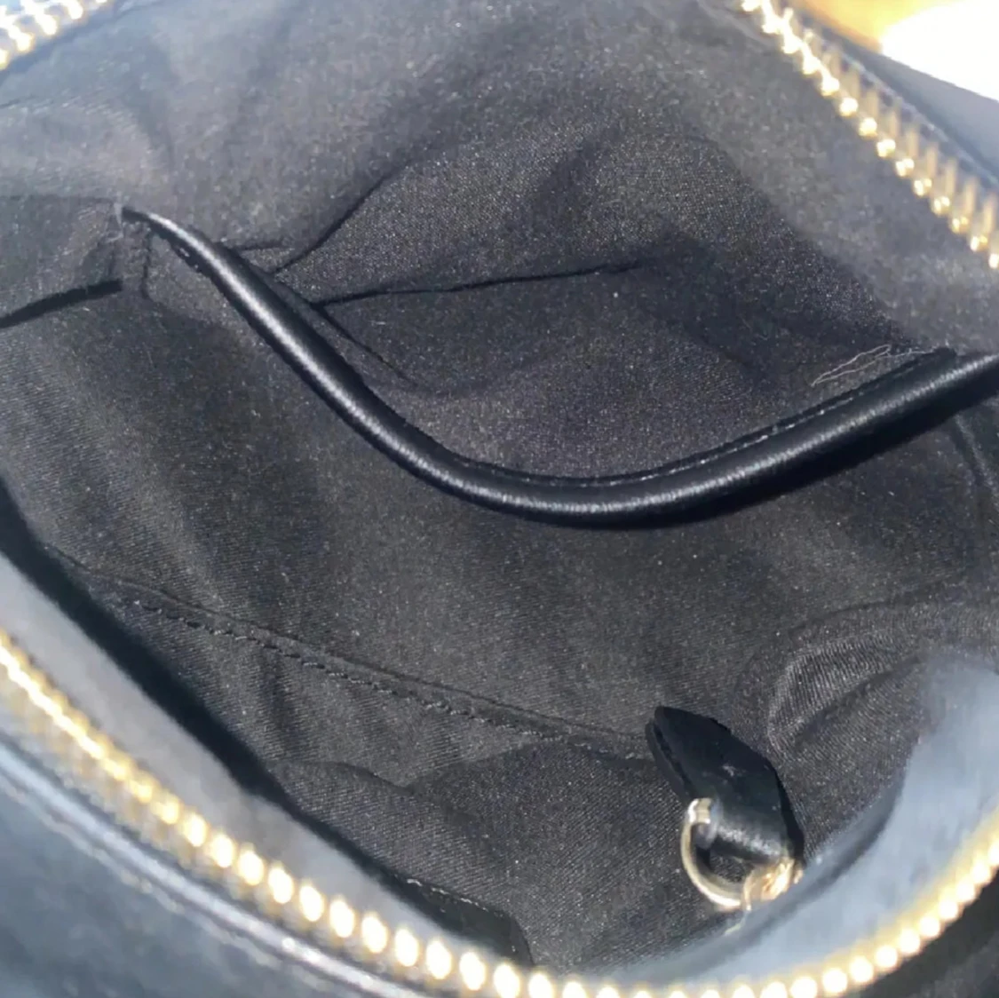 Svart handväska från Valentino - 4