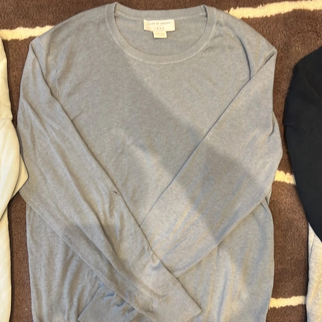 Ljusblå stickad tröja från Tiger of Sweden