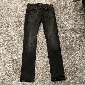 Jack and Jones jeans - Väldigt bra skick inte använt så många gånger. Otroligt snygga och fräscha.