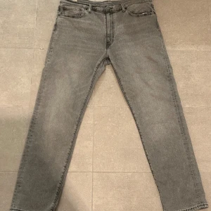 Levi jeans  - Ett par Levi jeans som inte används, con 10/10 Mycket bra skick 