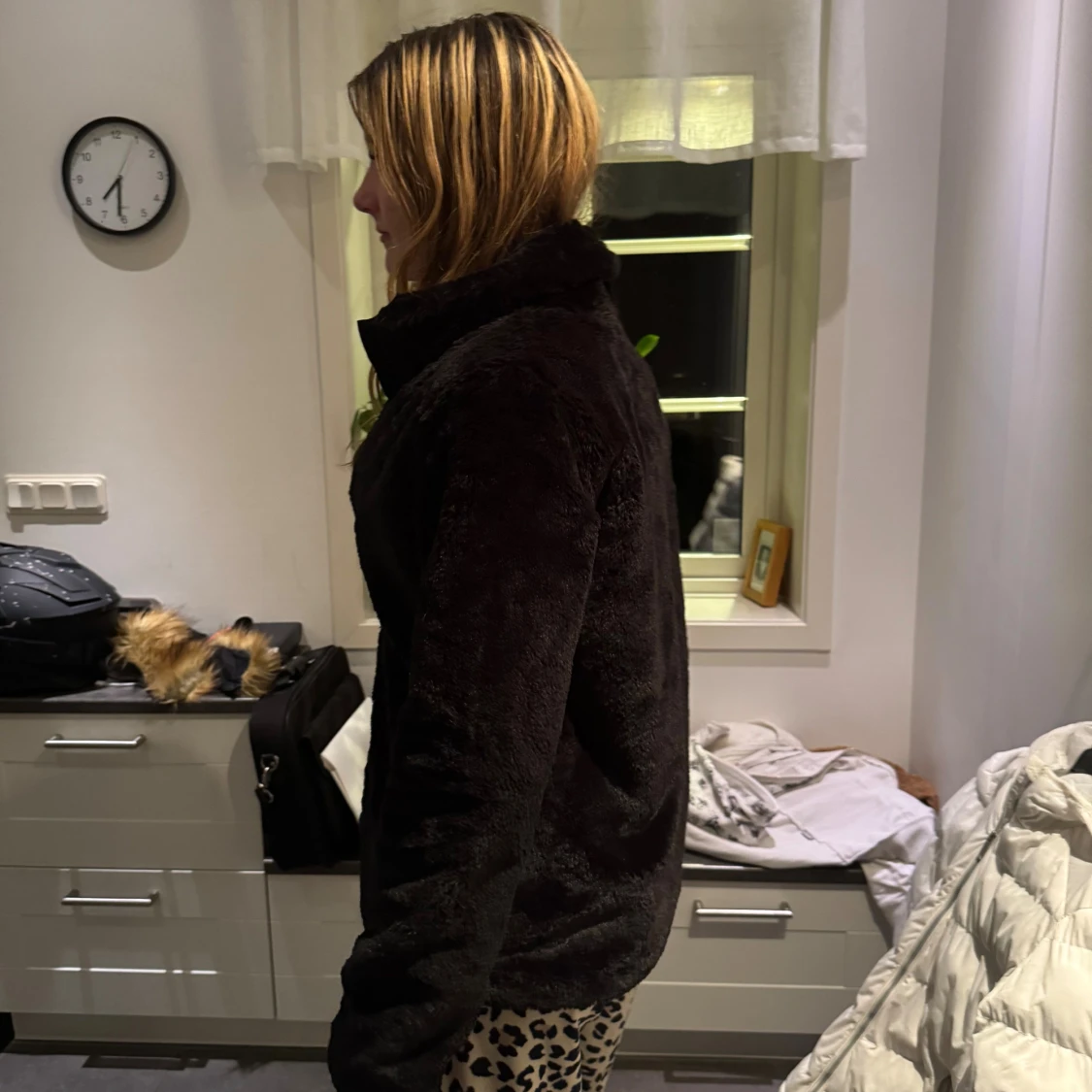 Svart teddyjacka med dragkedja - 3