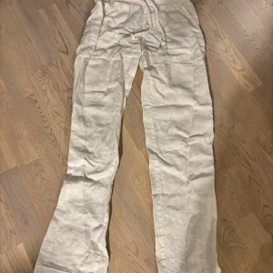  Linnebyxor - Vita oanvända linnebyxor 