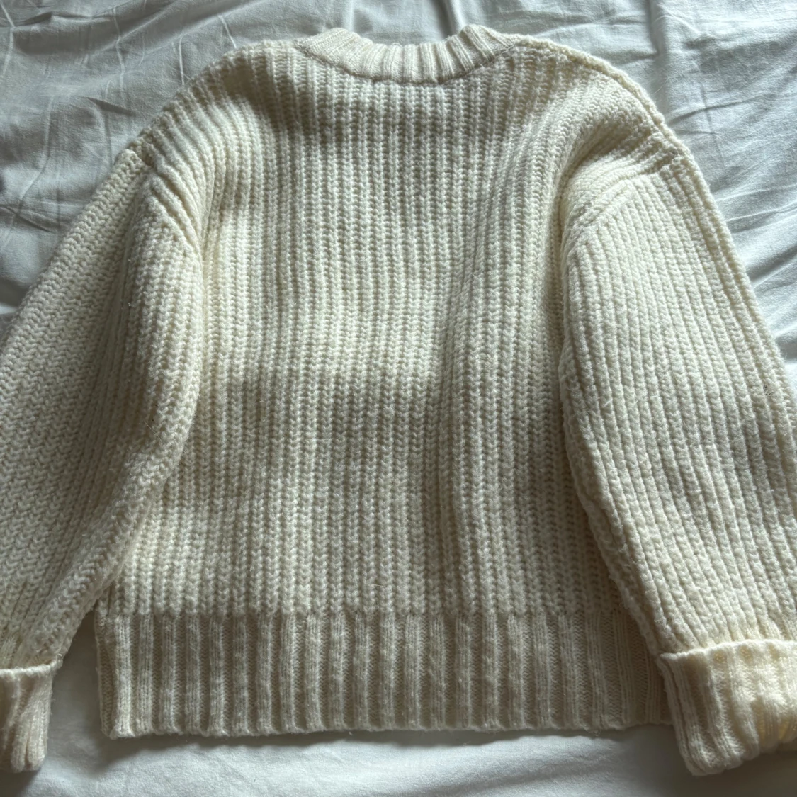 Vit stickad tröja från 157 - 2